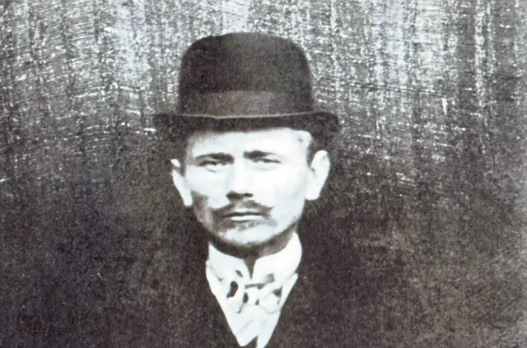 Edward Leedskalning, builder of Coral Castle