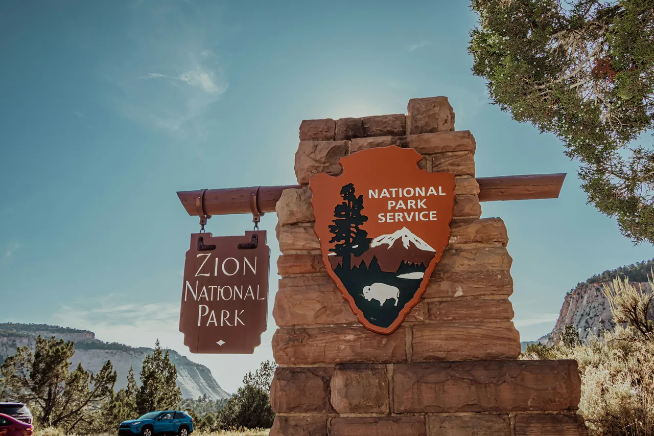 Entrada al Parque Nacional Zion. Foto de Danika Perkinson.